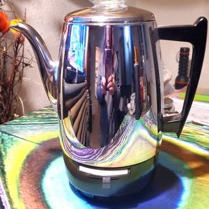 Vintage General Electric perculator coffee maker in good working condition